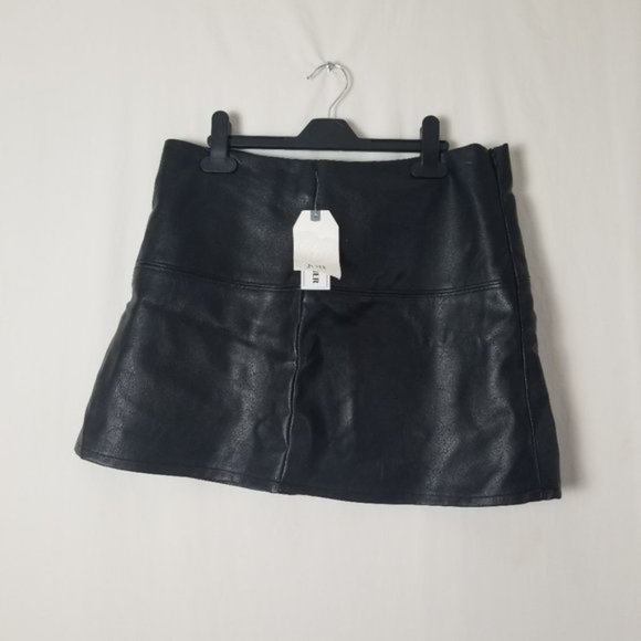 NWT Jolt faux leather black mini skirt juniors size 7 (192) - Picture 2 of 9